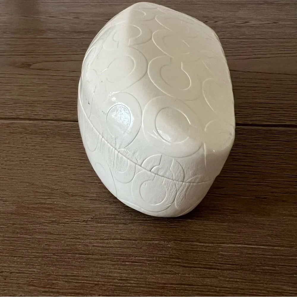 Coach Hard Sunglasses Case – Off White Signature Embossed | Preloved - Picture 3 of 6